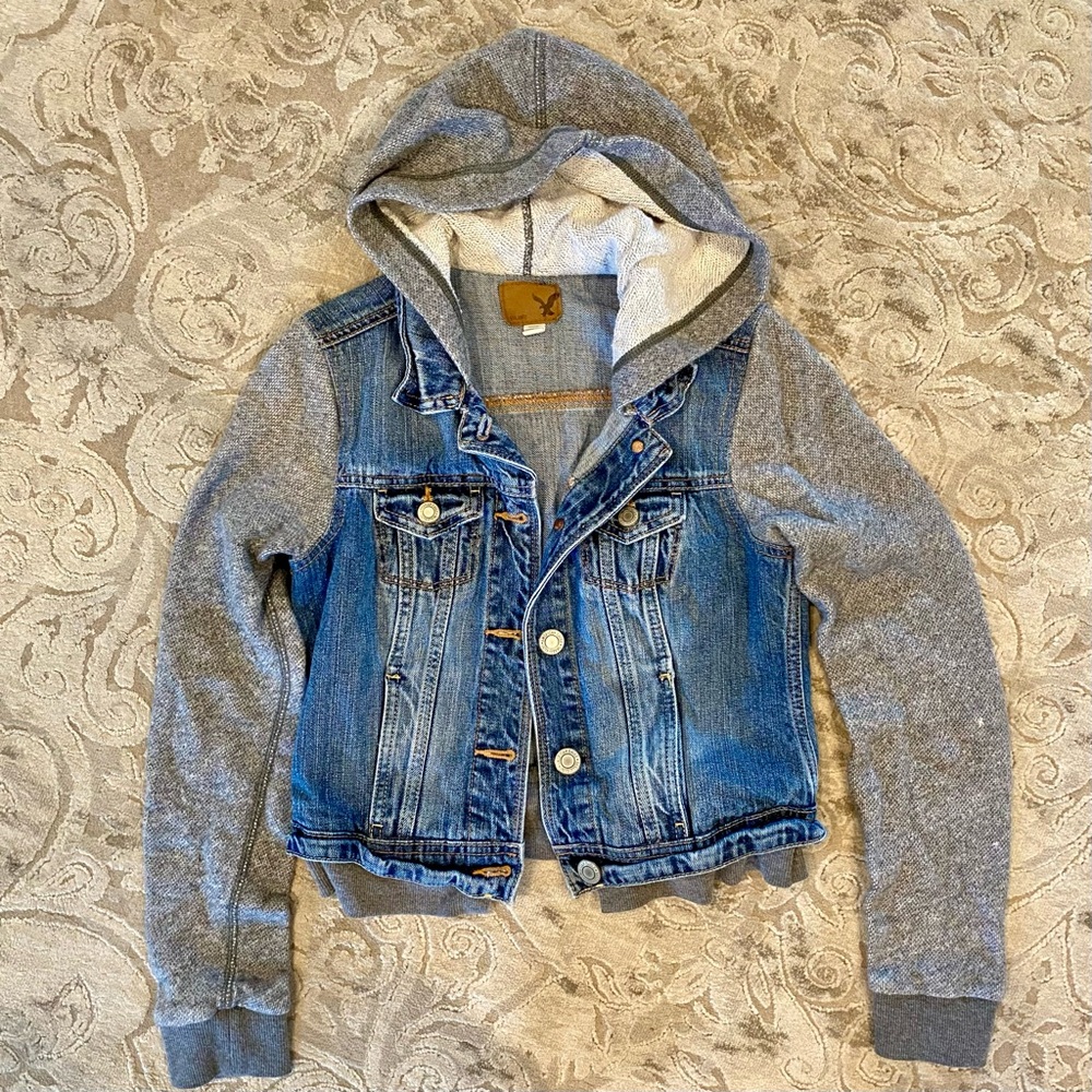 Women’s American Eagle XS hooded jean jacket